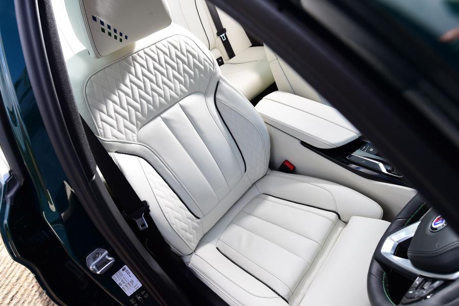 Интерьер Alpina B5 Bi-Turbo Allrad Touring (G31) 2017 года  (UK) (фото 11 из 11)